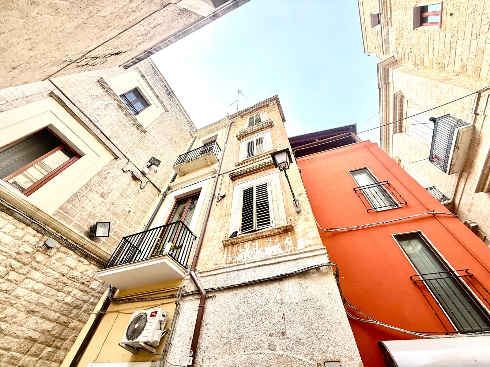 Bari Vecchia (Strada San Luca) terratetto da ristrutturare